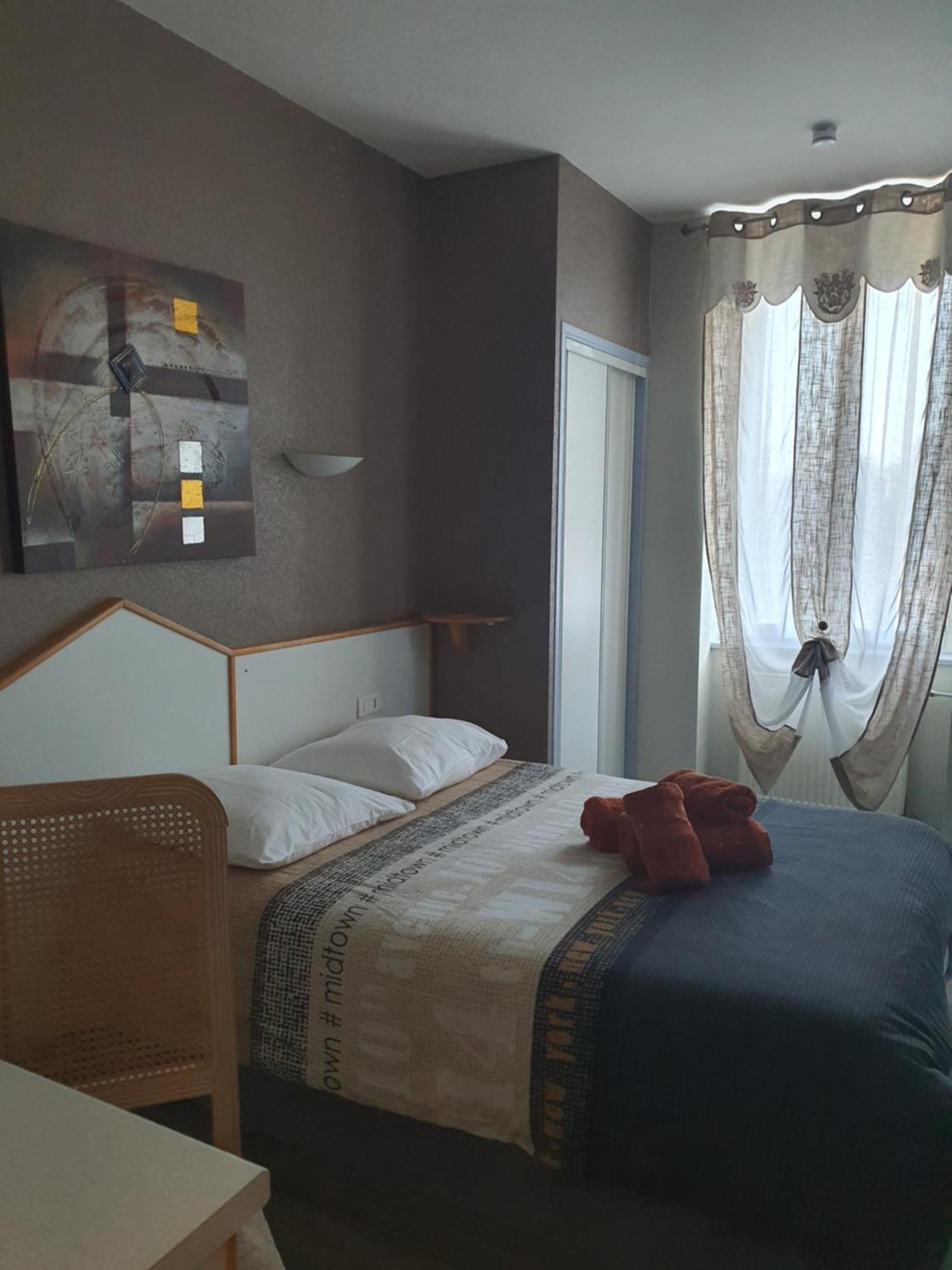 Hotel Du Centre Gueugnon Ngoại thất bức ảnh